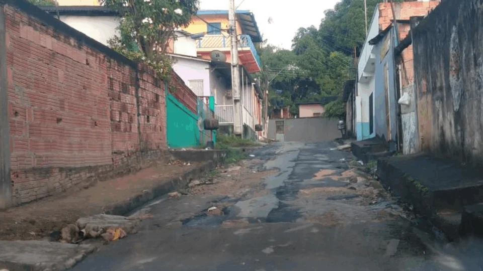 Rua repleta de buracos, no Terra Nova 1, deixam moradores indignados. VEJA VÍDEO!