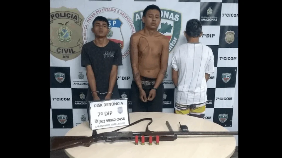 Adolescente é apreendido e dupla é presa com espingarda e munições no bairro Raiz