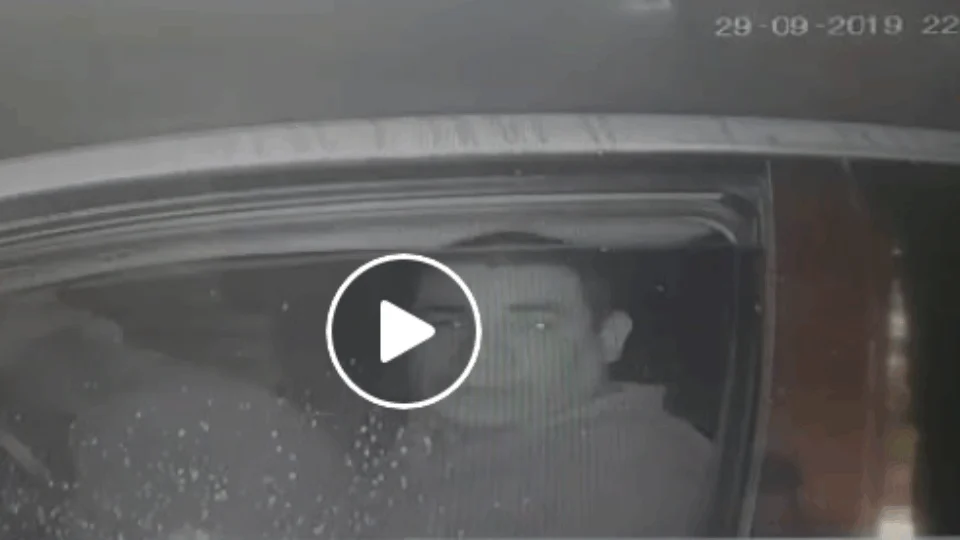 URGENTE: Veja vídeo do momento em que mostra o PM com Corolla da prefeitura chegando ao condomínio