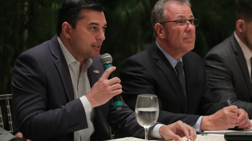 Governador e ministro de Minas e Energia discutem desenvolvimento do gás natural no Amazonas