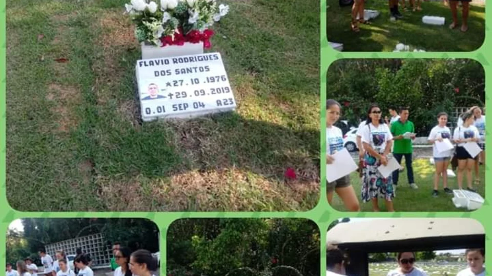 Familiares e amigos prestam homenagens ao engenheiro Flávio, que faria 43 anos neste domingo (27)
