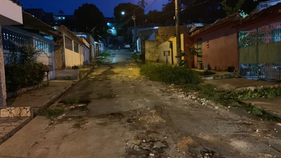 Moradores reclamam das péssimas condições em ruas do Conjunto Francisca Mendes 2, na Cidade Nova