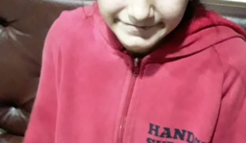 Sádia, menina que teria sido sequestrada a mando de traficantes aparece pedindo ajuda a policiais