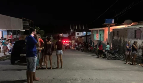 Ameaçadas, equipes de reportagem são  alvos de pedradas em local de homicídio em Manaus