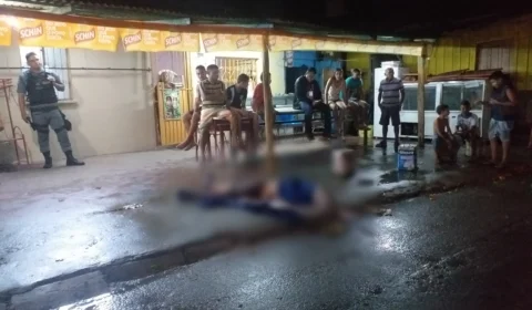 Homem morre em frente a bar no Petrópolis após levar facada no pescoço