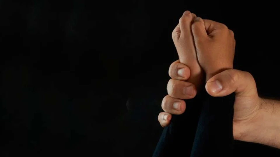 Polícias estão cumprindo mandados de busca e apreensão contra exploração sexual infantil