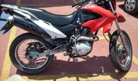 Suspeitos de roubar moto e mudar a cor com Spray são presos. Veja Vídeo!