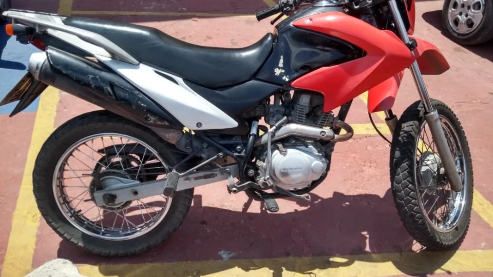 Suspeitos de roubar moto e mudar a cor com Spray são presos. Veja Vídeo!