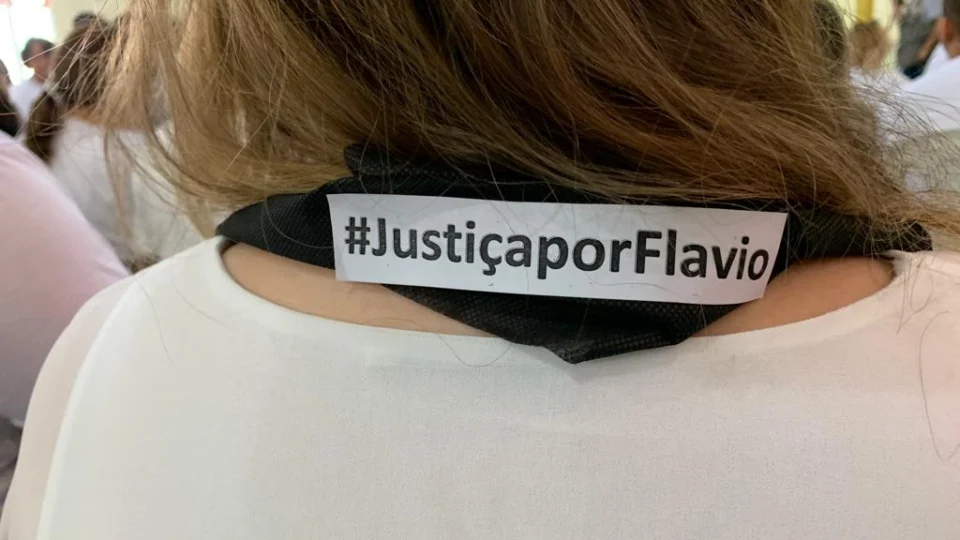 Veja fotos do protesto ‘Justiça por Flávio’  contra a prisão domiciliar de Alejandro Valeiko