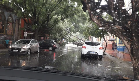 Chuva causa diversos transtornos em Manaus