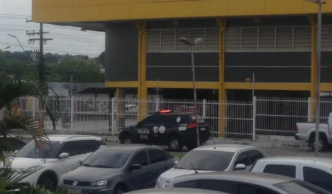 Depoimento da primeira-dama de Manaus é adiado e polícia manda notificação à residência do prefeito