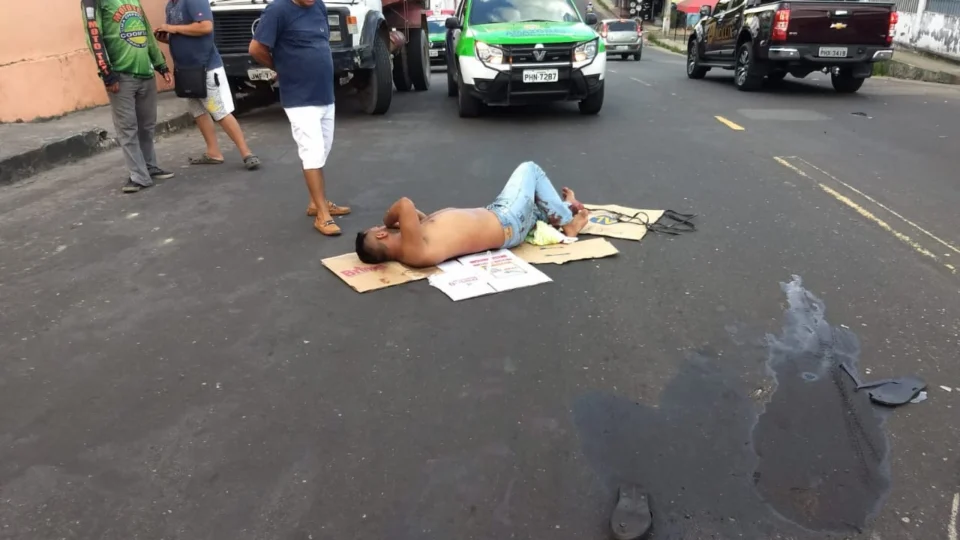 Assaltante com arma falsa é atropelado por justiceiro no conjunto Ajuricaba