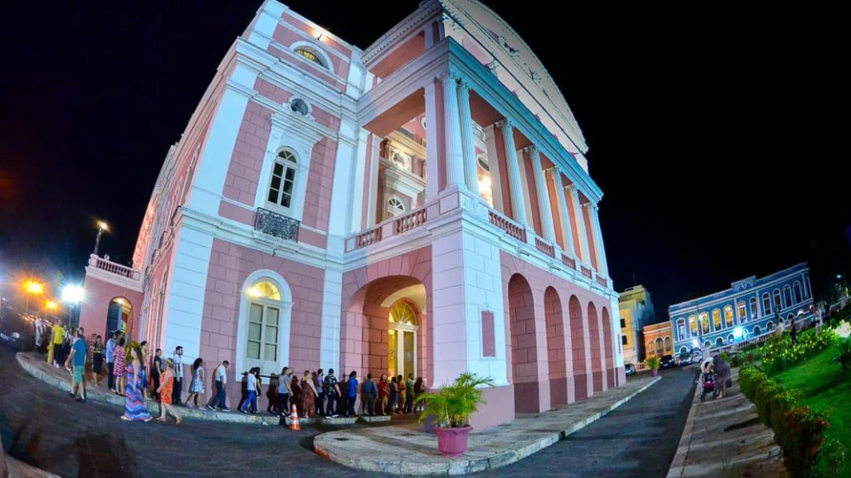 Quer ficar por dentro da agenda do Teatro Amazonas? É fácil! Acesse ao site oficial do Ponto Turístico