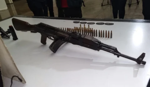 Guerra entre facções: fuzil AK-47 apreendido pela polícia pode ter sido usado em execuções no Monte Horebe