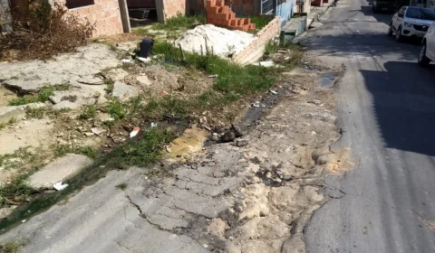 Moradores da Rua Artur Neto denunciam buracos na via