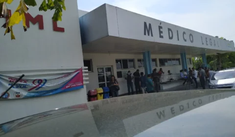 Corpos dos 17 mortos em confronto com PM passam por identificação no IML