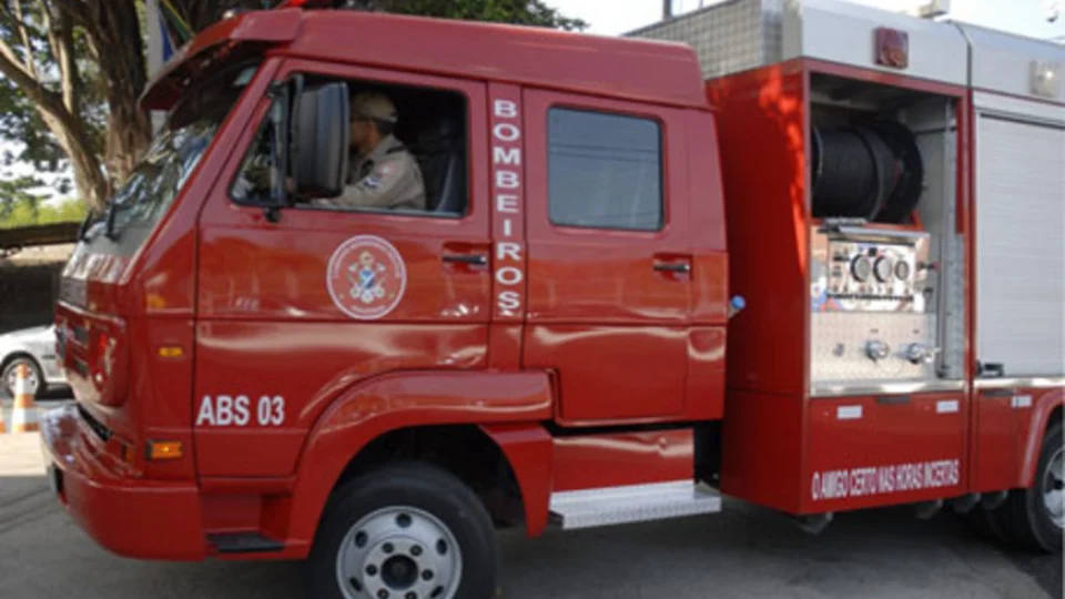 Princípio de incêndio atinge escola municipal, no Tarumã