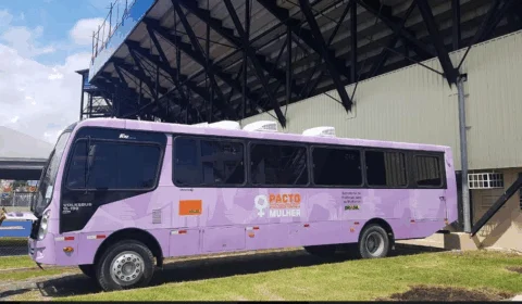 Ônibus da Mulher oferece atendimento e orientações sobre violência doméstica em Manaus