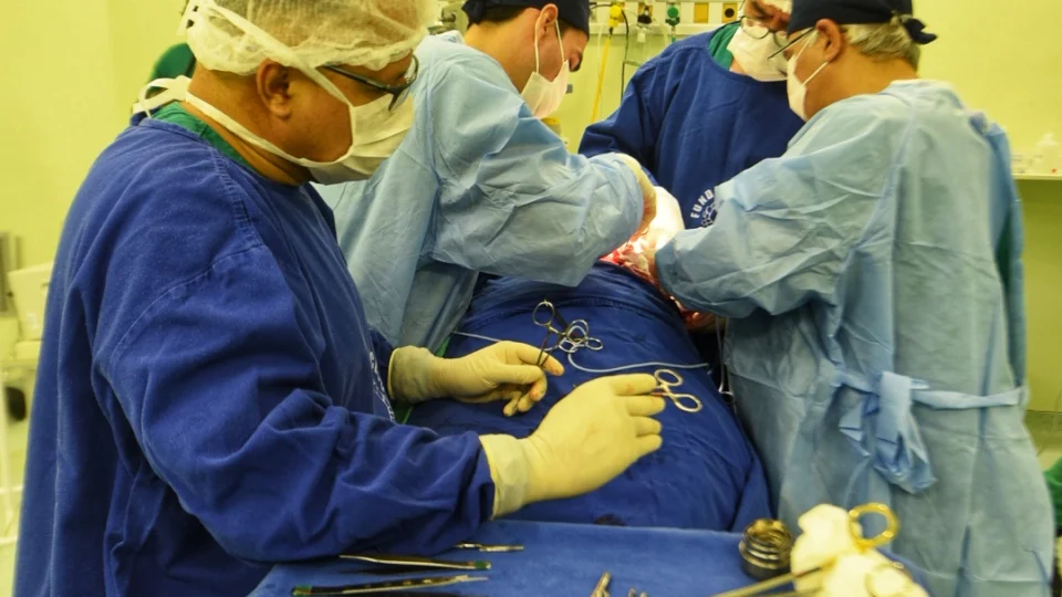 Reconstrução mamária devolve autoestima das mulheres e ajuda no tratamento do câncer