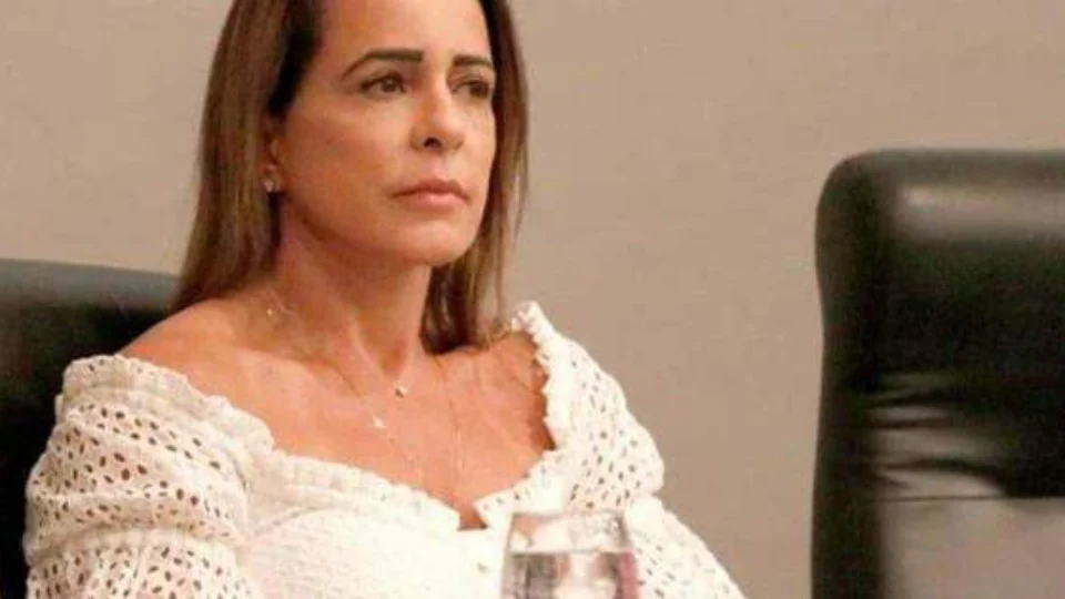 “Não queremos expô-la a esse circo, tem que fazer uma coisa mais reservada”, diz advogado de Elizabeth, que não foi depor, novamente