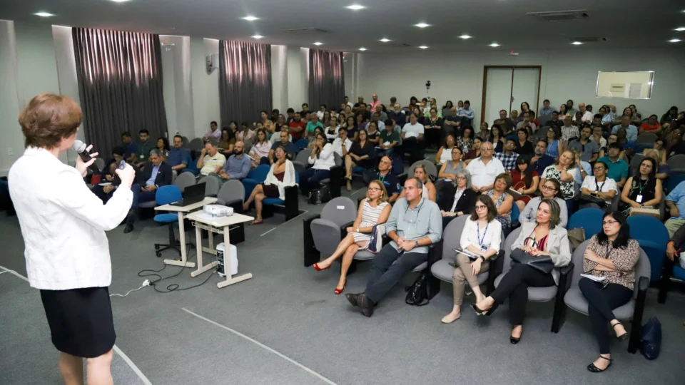 Fapeam promove encontro para discutir avanços no processo de Pós-Graduação