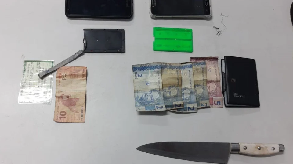 Polícia Militar, prende jovem suspeito de assalto a ônibus na Praça 14 de Janeiro