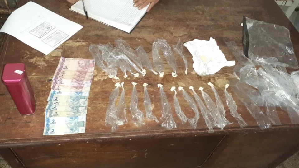 Polícia Militar prende trio com drogas, dinheiro e material roubado em Tefé