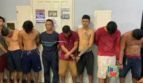 Oito homens são presos por tráfico de drogas e porte ilegal de forte armamento