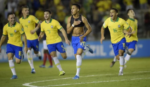 Brasil vence México de virada e é campeão mundial sub-17