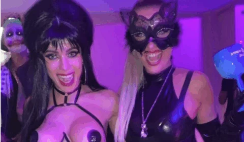 Anitta ousa na fantasia e faz festão de Halloween cheia de famosos