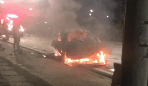 Motorista morre após carro capotar várias vezes e pegar fogo. Veja vídeos!