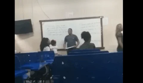 Vídeo mostra professor expulsando aluna com bebê de sala de aula