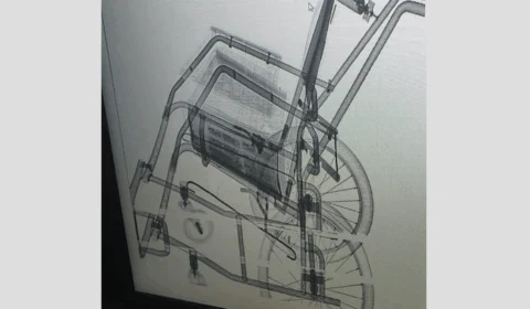 Cadeirante tenta entrar em presídio com oito celulares escondidos na cadeira de rodas
