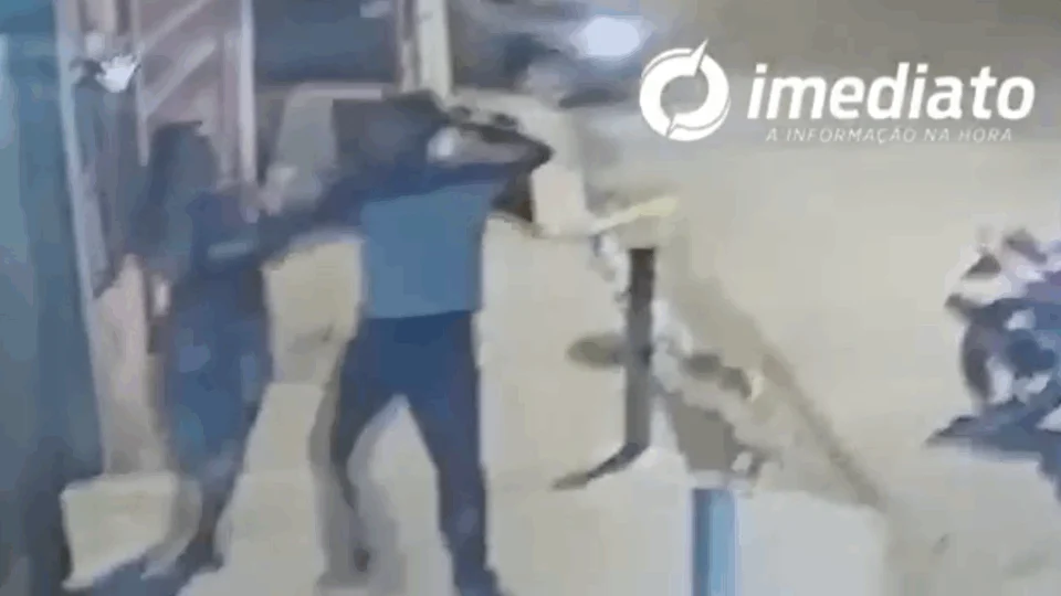 Mulher é atingida com tiro no ombro em assalto na zona Sul de Manaus