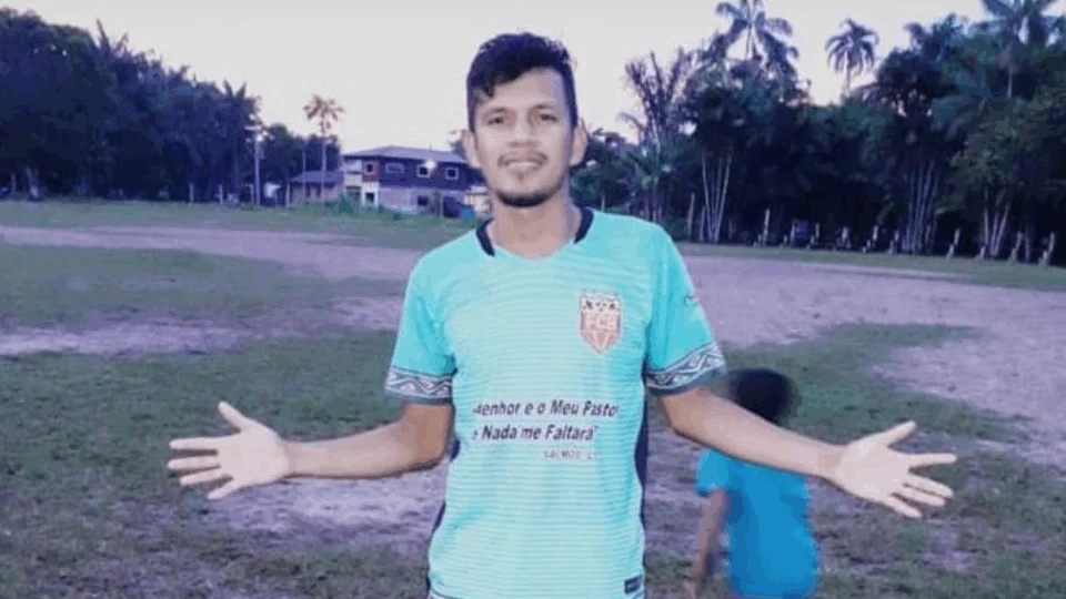 Jovem atleta arremessado para rio, após colisão entre lancha e balsa, está desaparecido, no AM