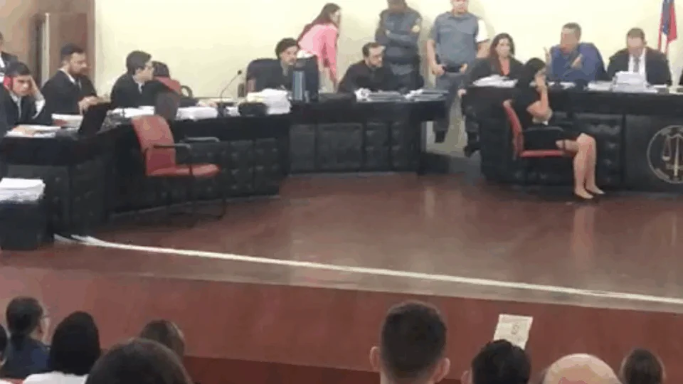 Diante dos jurados, esposa de advogado morto por delegado dá detalhes sobre momentos antes à morte do marido