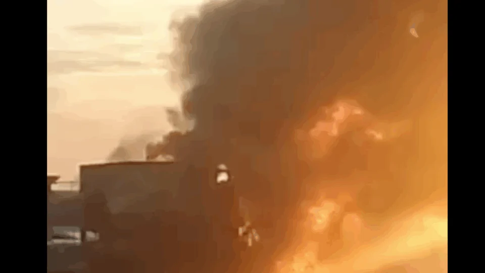 Incêndio em caminhão com cilindros de gás, na estrada aeroporto Eduardo Gomes