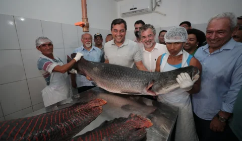 Wilson Lima destaca incentivo à cadeia produtiva do pirarucu manejado com novas unidades de beneficiamento, em Fonte Boa