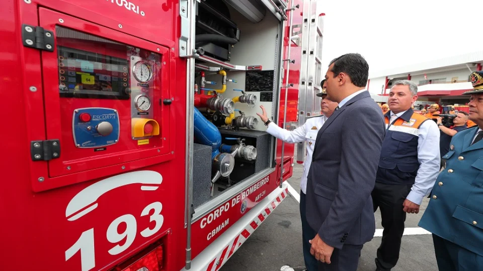Wilson Lima entregou viaturas e equipamentos aos Bombeiros nesta terça (26)