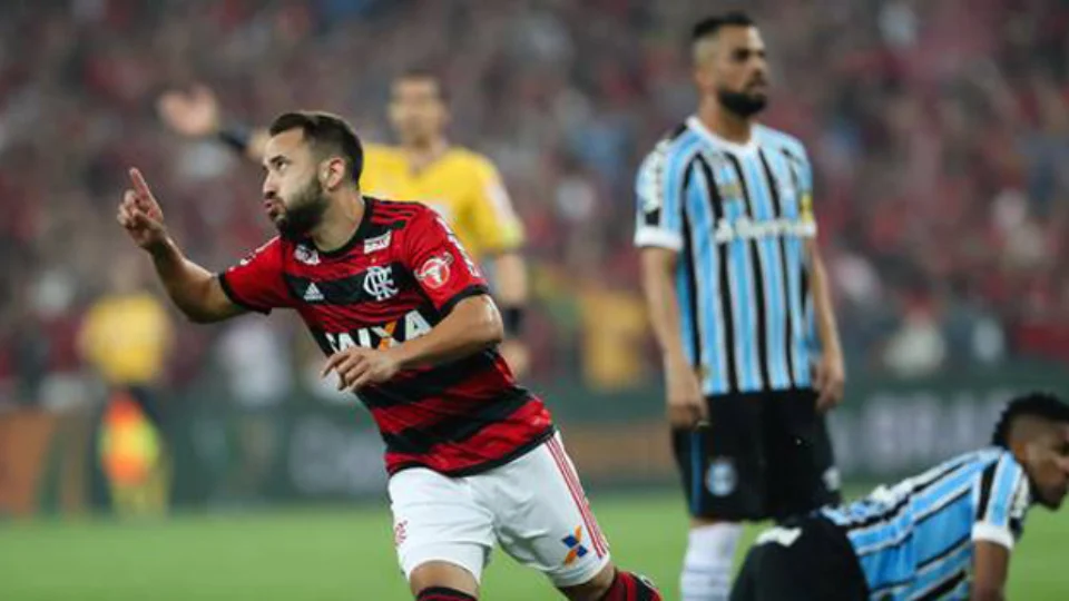 Flamengo vence Grêmio e pode ser campeão Brasileiro no próximo domingo
