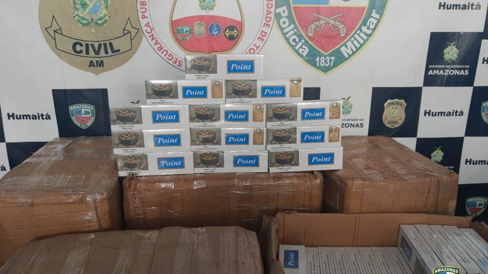 Policia Militar detém mulher suspeita de contrabandear cigarros de origem estrangeira em Humaitá