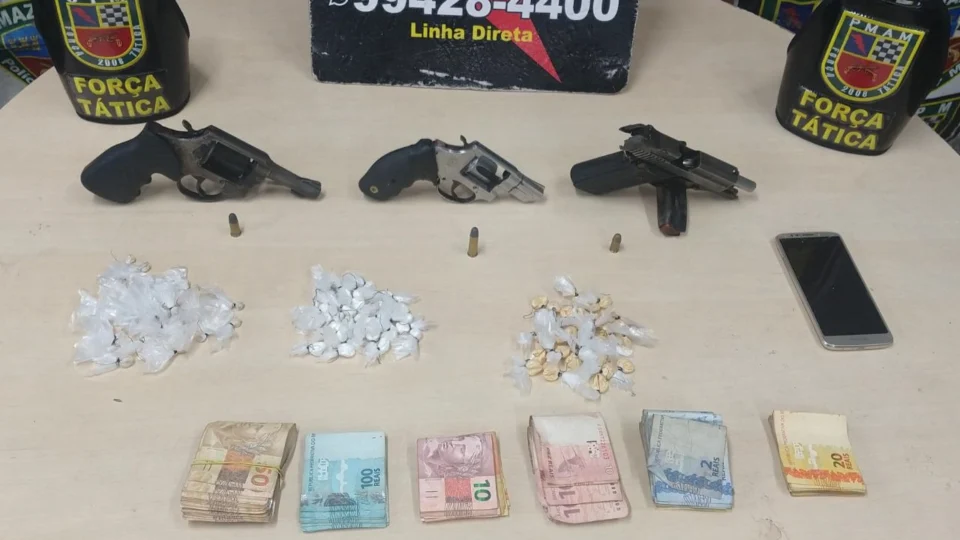 Polícia Militar detém dupla suspeita de tráfico de drogas na zona leste de Manaus