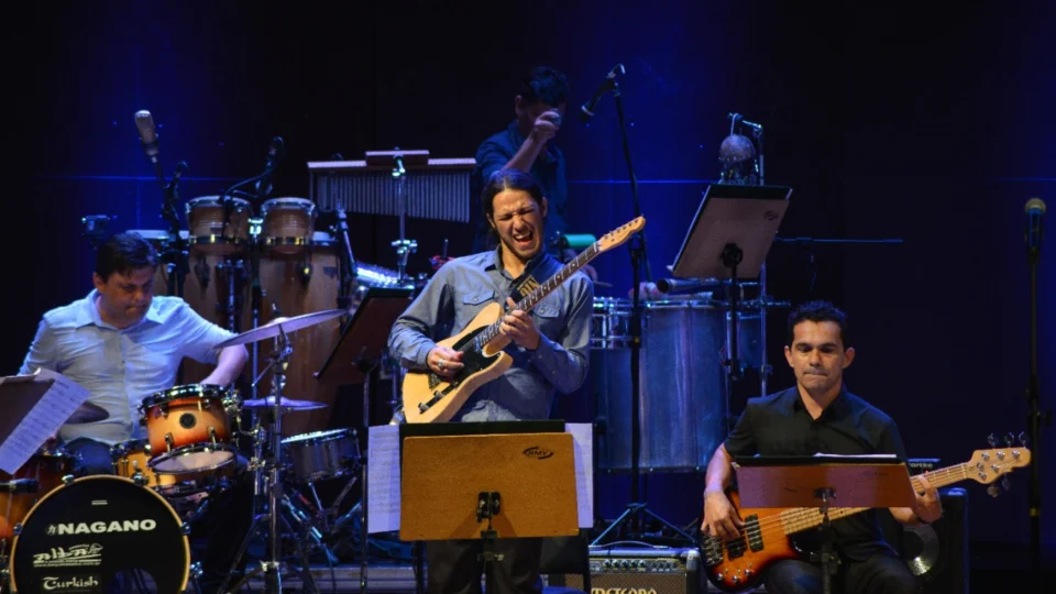 História da musica Pop internacional é interpretada pela Amazonas Band no Teatro da Instalação