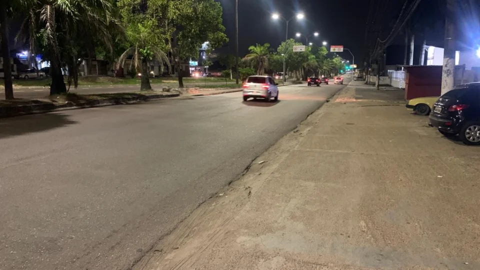 Trio armado rouba carro de motorista de aplicativo na zona Norte de Manaus