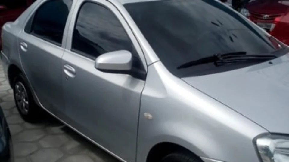 Criminosos roubam carro que era dirigido por estudante na Zona Norte de Manaus