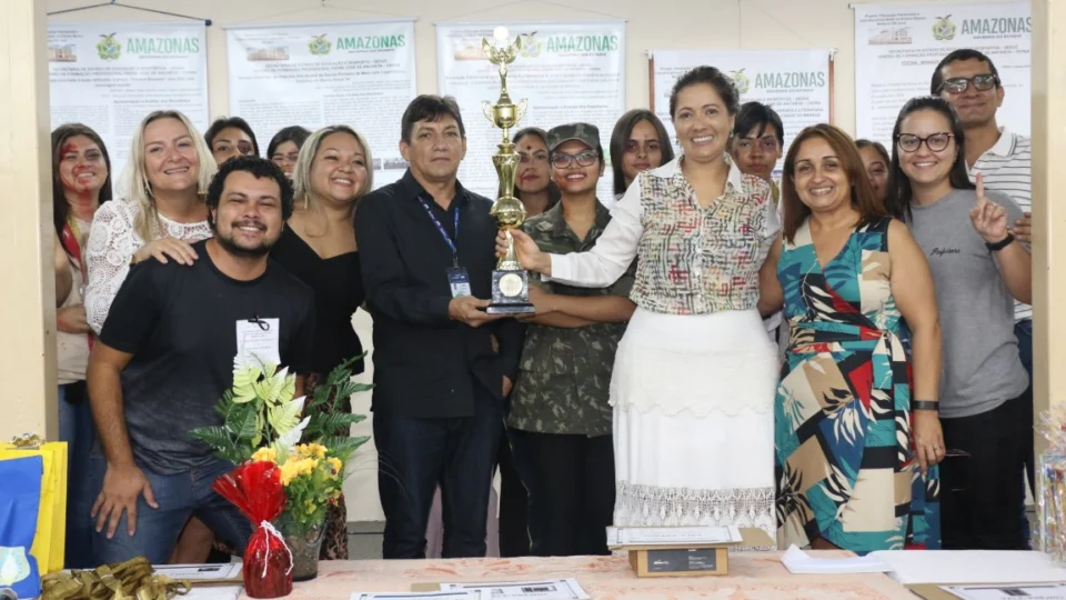 Escola estadual do São Jorge retrata feminicídio para falar sobre monumento de Manaus