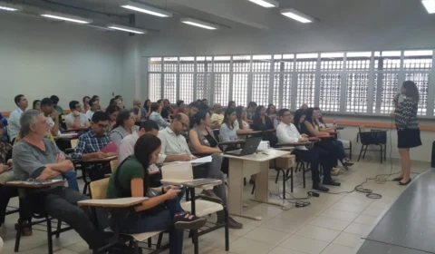 Profissionais de saúde recebem capacitação sobre cuidados à saúde de pessoas com HIV