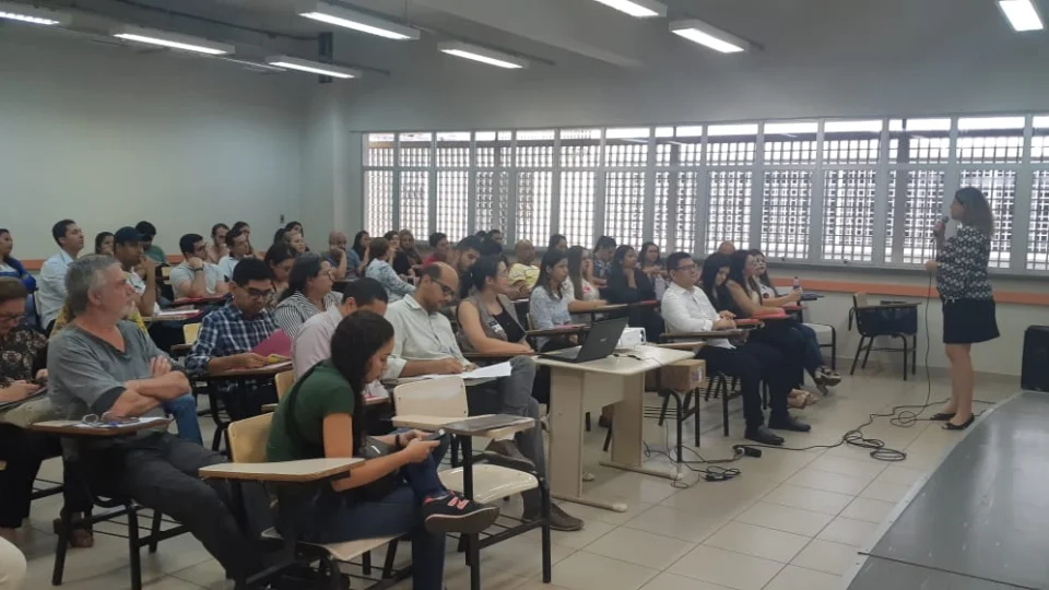 Profissionais de saúde recebem capacitação sobre cuidados à saúde de pessoas com HIV