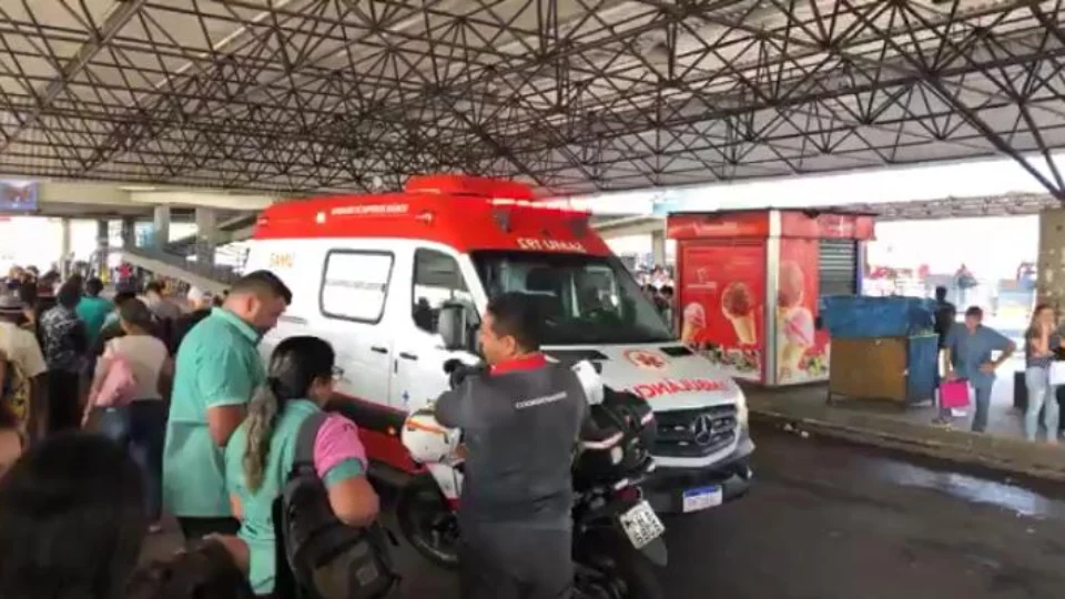 Mulher é atropelada e tem pernas esmagadas por ônibus no T3, segundo testemunhas