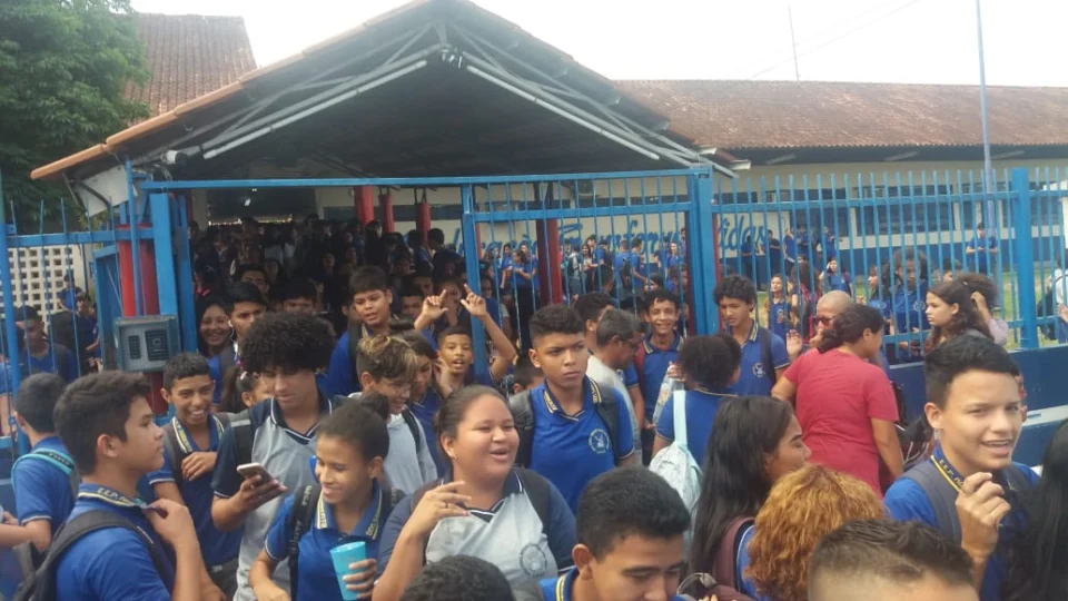 Adolescente que ameaçou fazer chacina em Manaus vai parar na delegacia: “Era brincadeira”